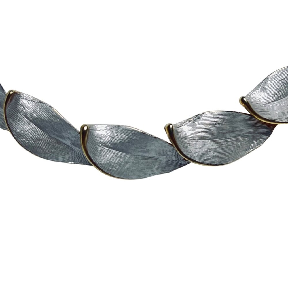 Vintage Gold Tone With Silver Tone Leaf Links Necklace & Clip On Earrings (5873) - Picture 4 of 10